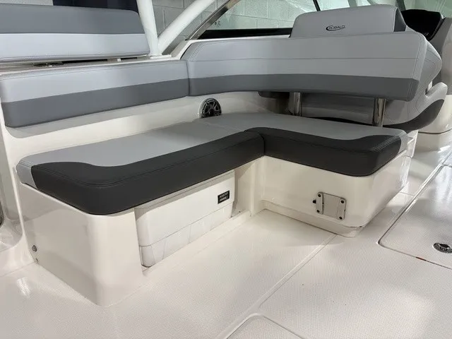 Slide: The Image of Robalo R317 Dual Console 2025 - 5