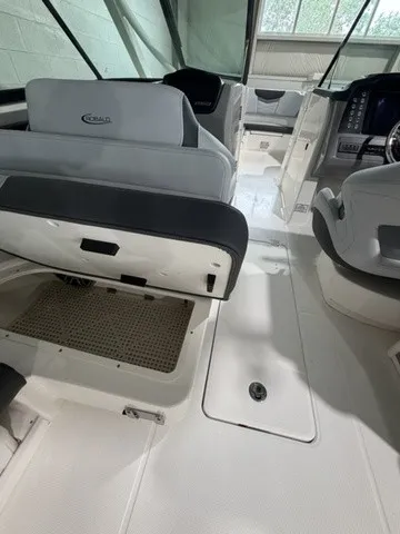 Slide: The Image of Robalo R317 Dual Console 2025 - 7