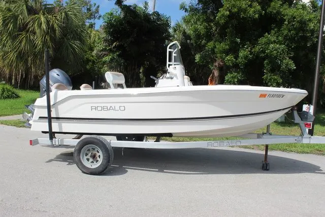 Slide: The Image of Robalo R160 Center Console 2016 - 4