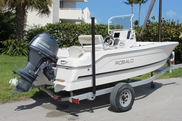 Slide: The Image of Robalo R160 Center Console 2016 - 5