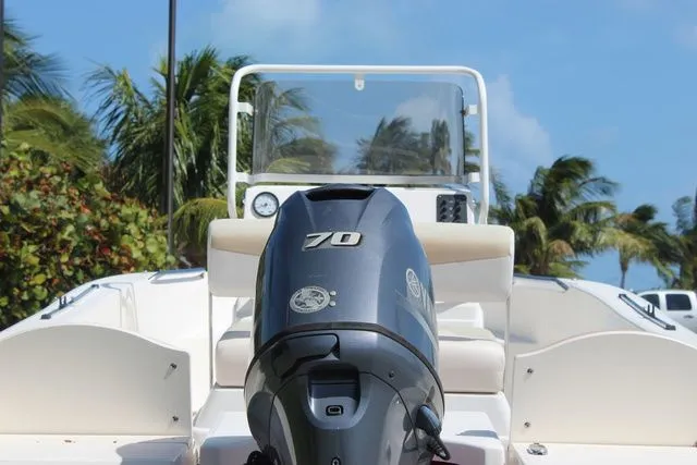 Slide: The Image of Robalo R160 Center Console 2016 - 8