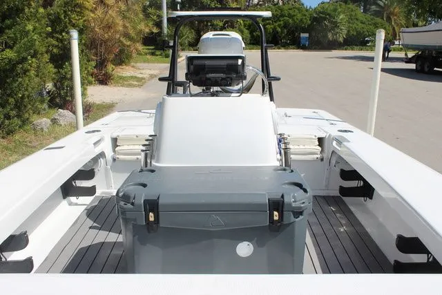 Slide: The Image of 2005 Action Craft 1890 Flatmaster boat interior view - 23