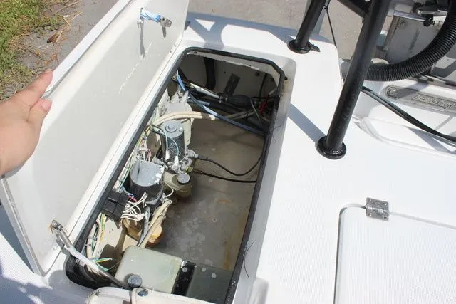 Slide: The Image of 2005 Action Craft 1890 Flatmaster boat compartment with open hatch. - 38