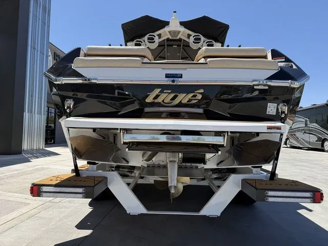 Slide: The Image of Tigé Ultré 25ZX 2026 - 8