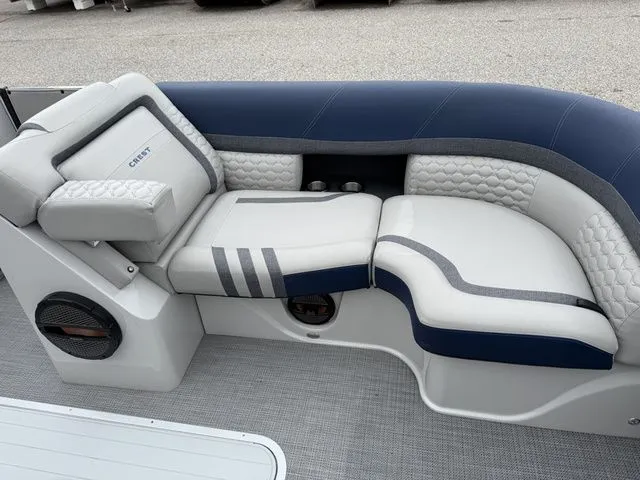 Slide: The Image of Crest Continental 250 SLC 2024 - 17