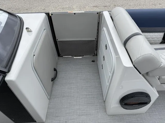 Slide: The Image of Crest Continental 250 SLC 2024 - 18