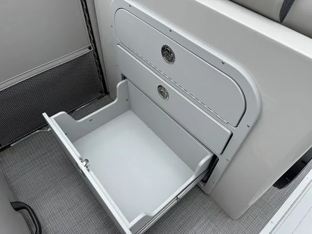 Slide: The Image of Crest Continental 250 SLC 2024 - 20