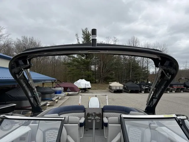 Slide: The Image of Crest Continental 250 SLC 2024 - 25