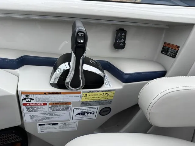 Slide: The Image of Crest Continental 250 SLC 2024 - 29