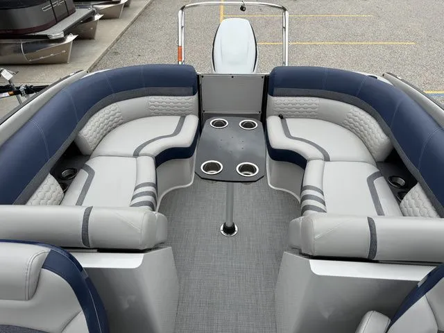Slide: The Image of Crest Continental 250 SLC 2024 - 32