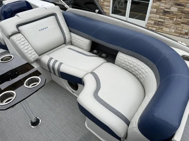 Slide: The Image of Crest Continental 250 SLC 2024 - 33