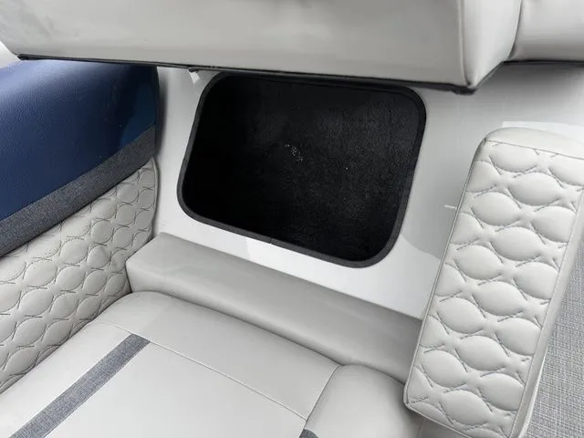 Slide: The Image of Crest Continental 250 SLC 2024 - 35