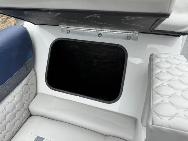 Slide: The Image of Crest Continental 250 SLC 2024 - 41