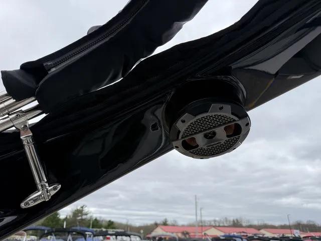 Slide: The Image of Crest Continental 250 SLC 2024 - 43