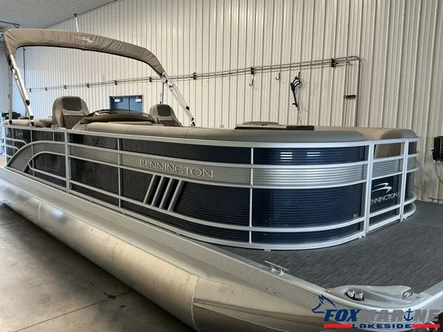 Slide: The Image of Bennington 24 L STERN RADIUS 24 LSR 2023 - 11