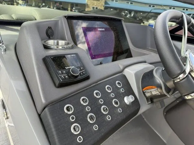 Slide: The Image of Bennington 25 Q FASTBACK 2024 - 18