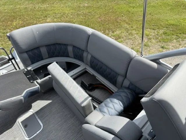 Slide: The Image of Bennington 25 Q FASTBACK 2024 - 27