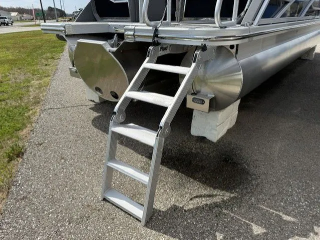 Slide: The Image of Bennington 25 Q FASTBACK 2024 - 28
