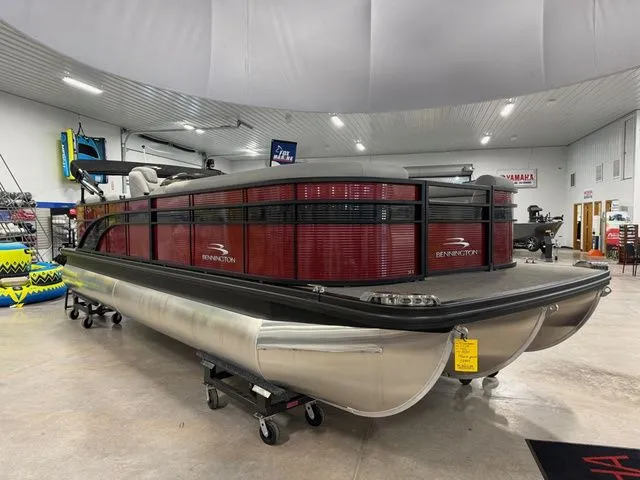Slide: The Image of Bennington 24 S STERN RADIUS 24 SSR 2024 - 4