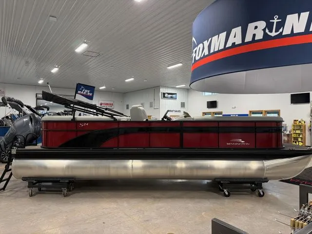 Slide: The Image of Bennington 24 S STERN RADIUS 24 SSR 2024 - 5