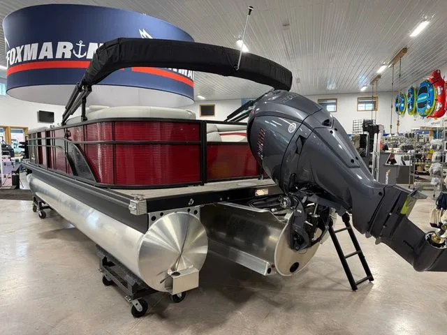 Slide: The Image of Bennington 24 S STERN RADIUS 24 SSR 2024 - 7