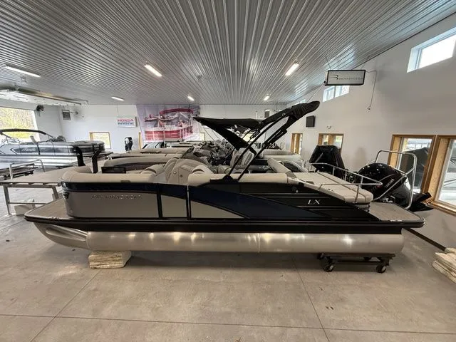 The Image of Bennington 23 LX SWING BACK SPORT 23 2024 - 1