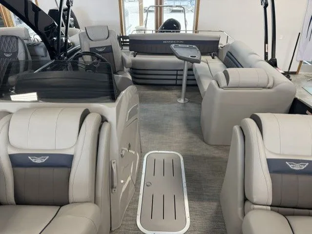 Slide: The Image of Bennington 23 LX SWING BACK SPORT 23 2024 - 10