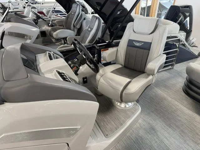 Slide: The Image of Bennington 23 LX SWING BACK SPORT 23 2024 - 12
