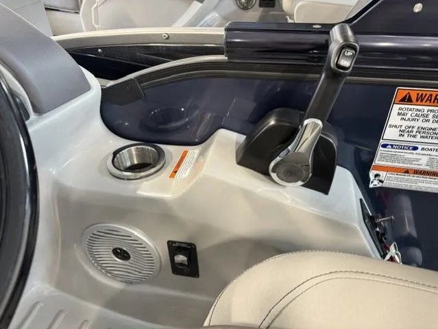 Slide: The Image of Bennington 23 LX SWING BACK SPORT 23 2024 - 19