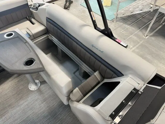 Slide: The Image of Bennington 23 LX SWING BACK SPORT 23 2024 - 22