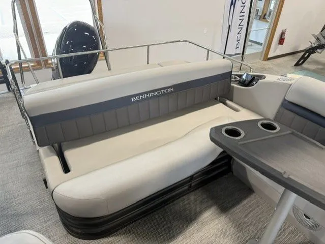 Slide: The Image of Bennington 23 LX SWING BACK SPORT 23 2024 - 23