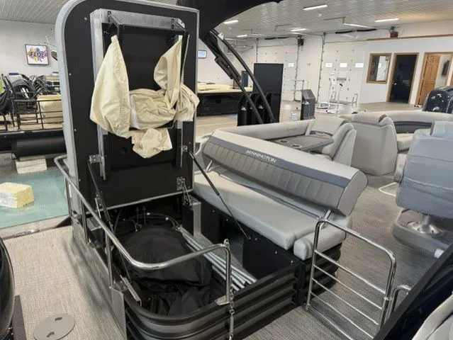 Slide: The Image of Bennington 23 LX SWING BACK SPORT 23 2024 - 25