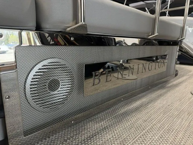 Slide: The Image of Bennington 23 LX SWING BACK SPORT 23 2024 - 28