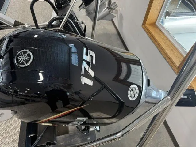 Slide: The Image of Bennington 23 LX SWING BACK SPORT 23 2024 - 29