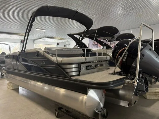 Slide: The Image of Bennington 23 LX SWING BACK SPORT 23 2024 - 4