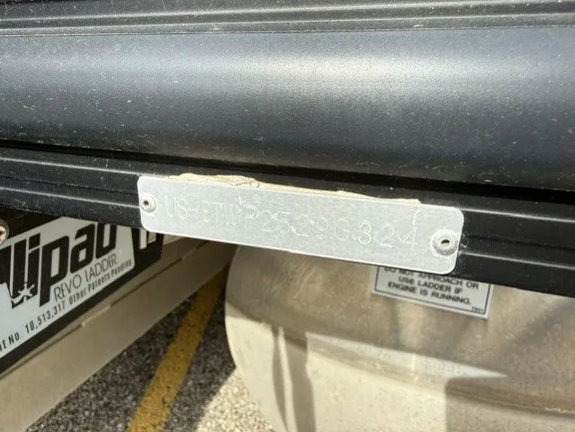 Slide: The Image of Bennington 23 RX FASTBACK ARCH 23 2024 - 40