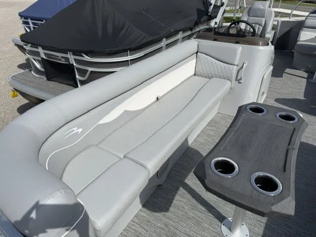 Slide: The Image of Bennington 22 S CRUISE 22 SL 2024 - 10