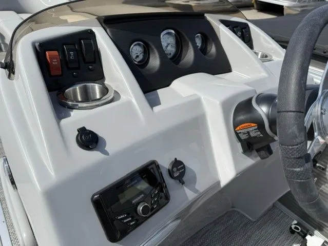 Slide: The Image of Bennington 22 S CRUISE 22 SL 2024 - 20