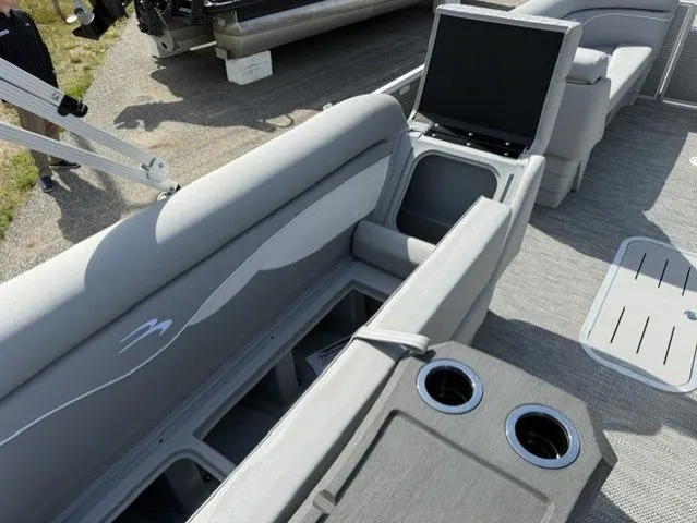 Slide: The Image of Bennington 22 S CRUISE 22 SL 2024 - 24