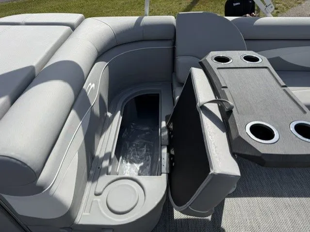 Slide: The Image of Bennington 22 S CRUISE 22 SL 2024 - 25