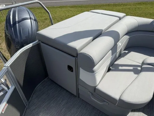 Slide: The Image of Bennington 22 S CRUISE 22 SL 2024 - 26