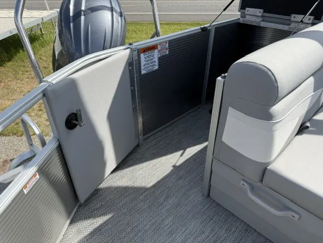 Slide: The Image of Bennington 22 S CRUISE 22 SL 2024 - 28