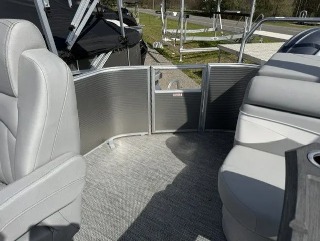 Slide: The Image of Bennington 22 S CRUISE 22 SL 2024 - 30