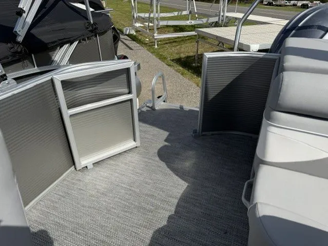 Slide: The Image of Bennington 22 S CRUISE 22 SL 2024 - 31