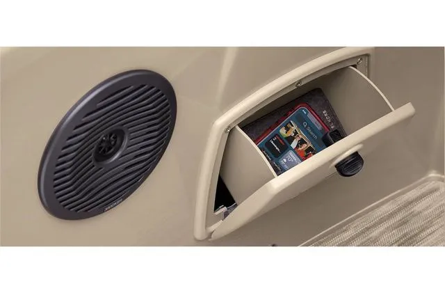 Slide: The Image of Bennington 25 S STERN RADIUS 25 SSR 2023 - 7