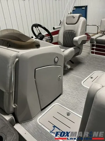 Slide: The Image of Bennington 23 L BOWRIDER SWINGBACK 2023 - 7