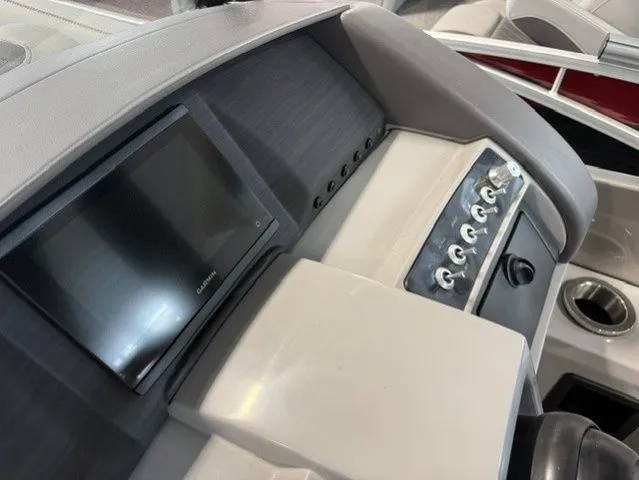 Slide: The Image of Bennington 25 RX FASTBACK ARCH 25 RXFBA 2023 - 11