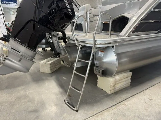 Slide: The Image of Bennington 25 RX FASTBACK ARCH 25 RXFBA 2023 - 23