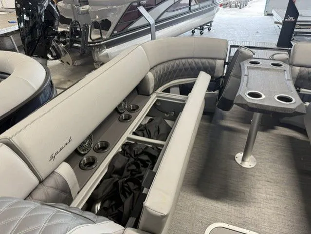 Slide: The Image of Bennington 25 RX FASTBACK ARCH 25 RXFBA 2023 - 3