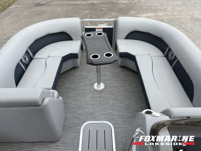 Slide: The Image of Bennington 23 L FASTBACK 23 LFB 2023 - 10